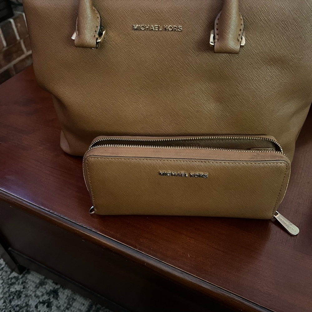 Michael Kors Handbag With Wallet - image 7